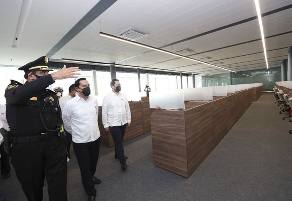 Mauricio Vila supervisa la construcción y el equipamiento del C5i