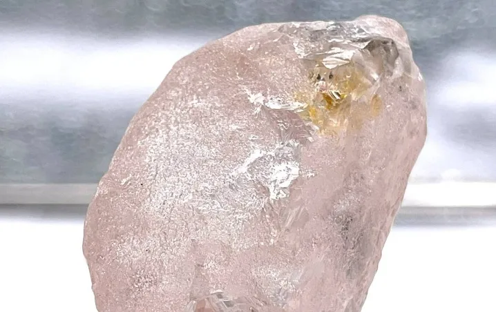 Gran diamante rosa descubierto en Angola, el más grande en 300 años