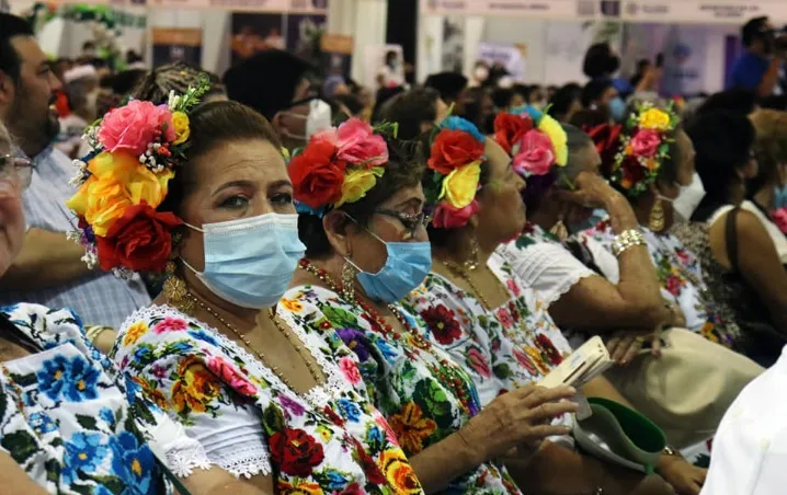 Con danzón, DIF Yucatán celebró a las personas adultas mayores