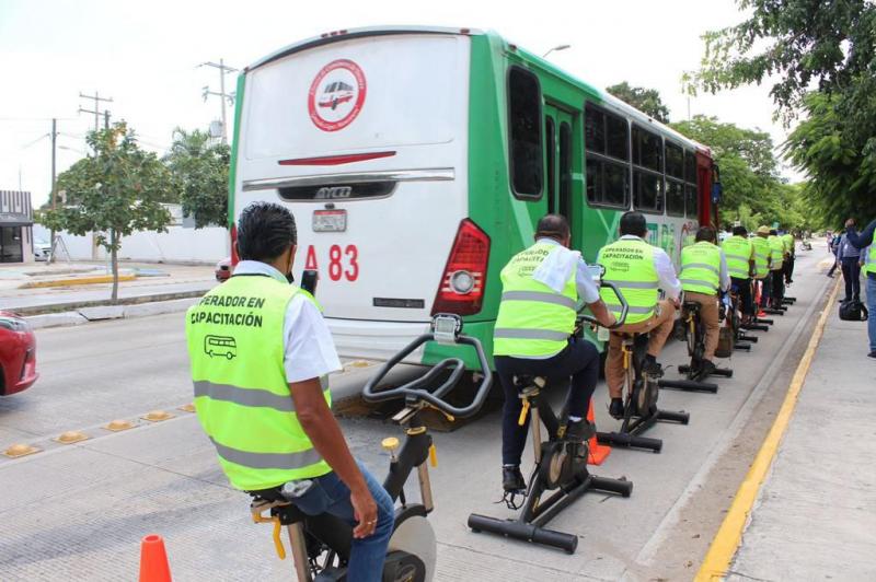 Operadores de transporte público reciben taller de sensibilización para brindar un trato más amable, empático y de calidad a usuarios, peatones y ciclistas.