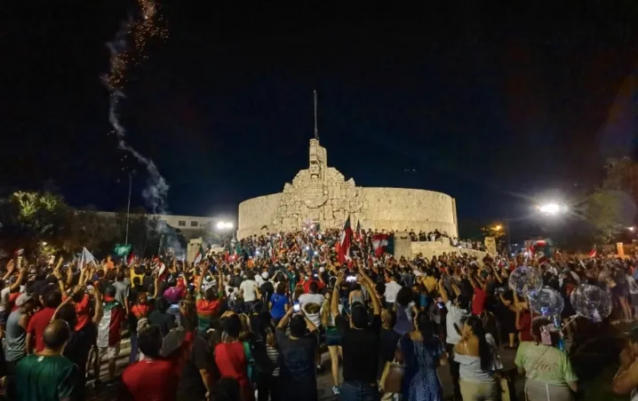 Fiesta en el Monumento a la Patria por el triunfo de Leones de Yucatán