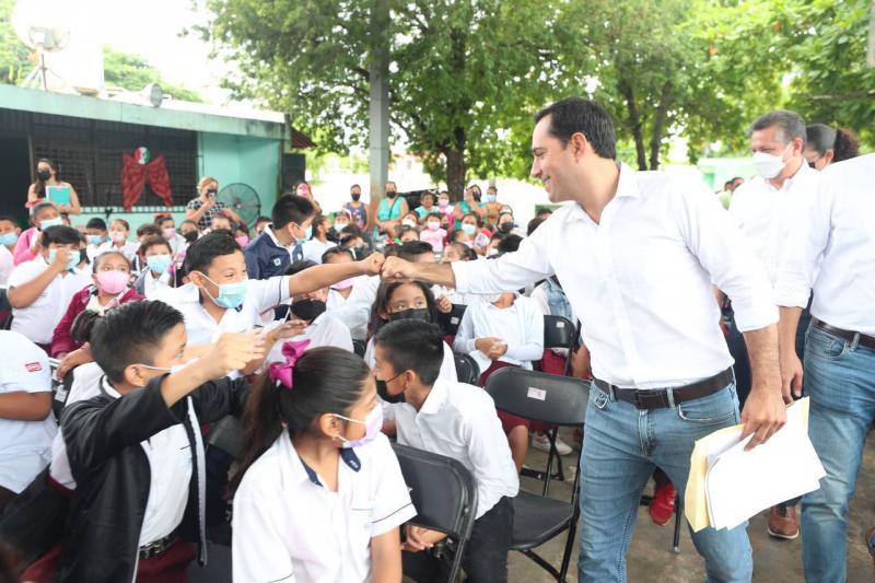 Con uniformes, útiles escolares y mejoras a los planteles educativos, el Gobernador Mauricio Vila Dosal transforma la educación en favor de las niñas y los niños de Yucatán.