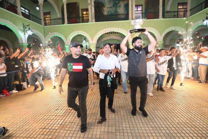 El Gobernador Mauricio Vila Dosal recibe la visita de los Leones de Yucatán, campeones de la Serie del Rey de la Liga Mexicana de Béisbol