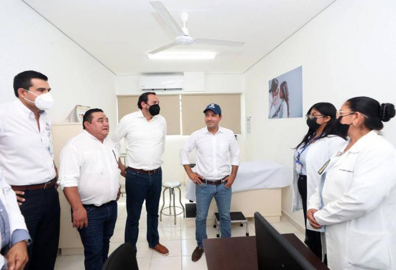 El Gobernador Mauricio Vila Dosal entregó las obras de remodelación del Centro de Salud de Celestún.