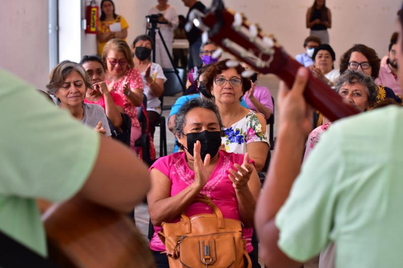 Centros de convivencia y reinserción social disfrutan Otoño Cultural