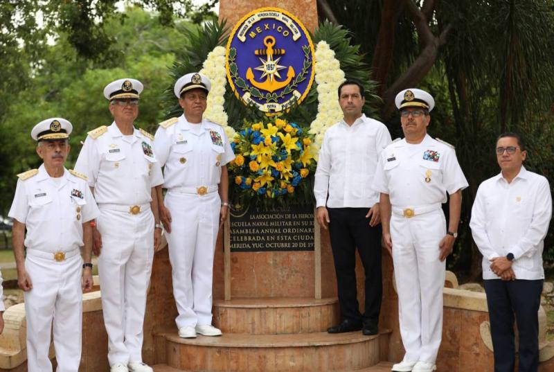 l Gobernador Mauricio Vila Dosal y el subsecretario de la Marina encabezaron la ceremonia de conmemoración de la Gesta Heroica de la Defensa del puerto de Veracruz.