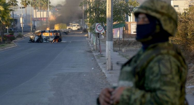 Diez militares fallecidos y 35 heridos durante la detencion de Ovidio Guzman.