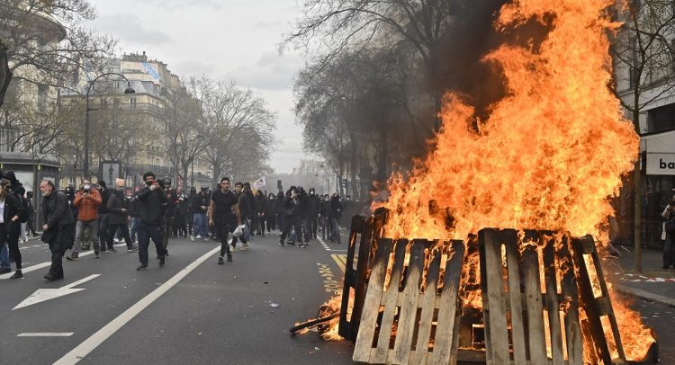 Francia se prepara para nueva ola de protestas.