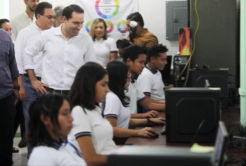 A través del programa Yucatán Digital, estudiantes del sur de Mérida cuentan con internet gratuito en sus escuelas.