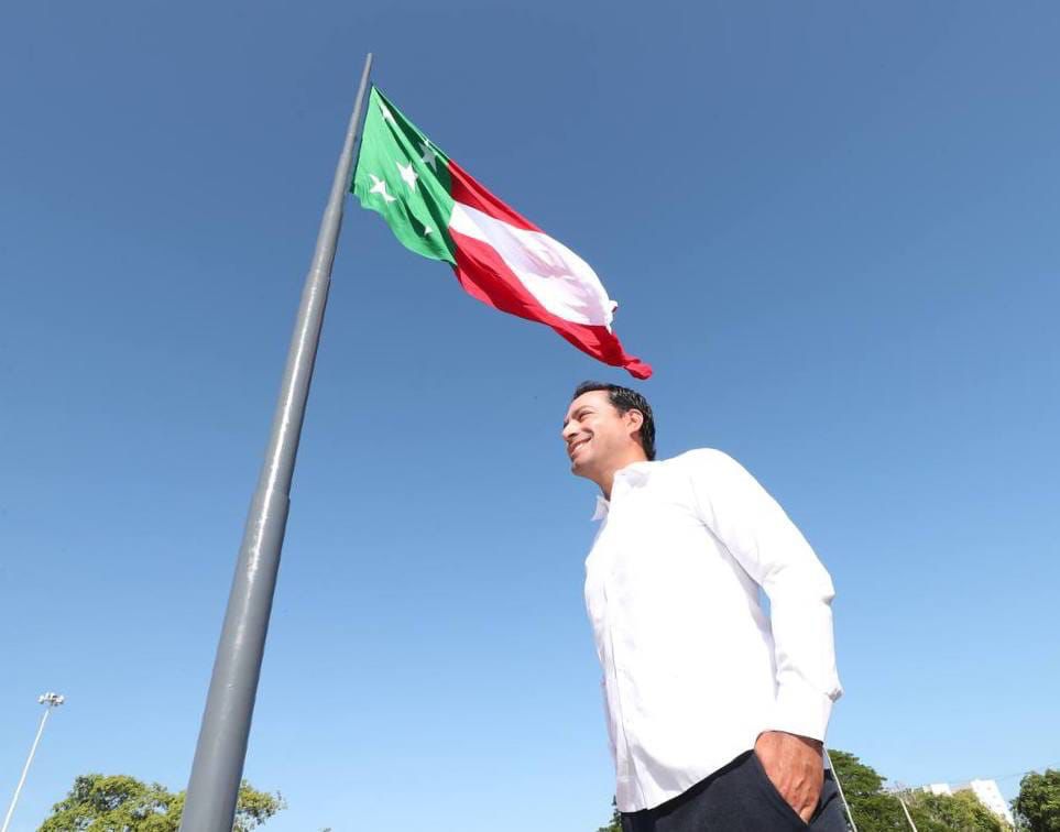 Por vez primera en los últimos 182 años, el Gobernador Mauricio Vila Dosal encabeza el izamiento de la bandera de Yucatán, que vuelve a ondear como símbolo de nuestra identidad