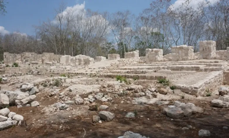 Hallan palacio maya en Zona Arqueológica de Kabah