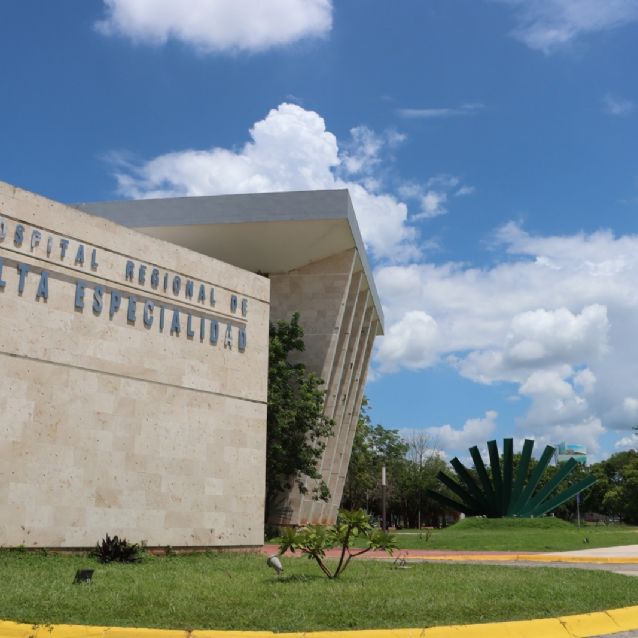 Yucatán: Médicos residentes brincaron dentro del elevador del Hraepy y provocaron fallo