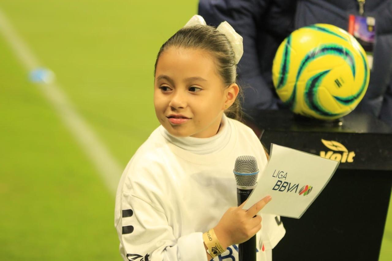 Presenta niña de Yucatán protocolo de la LigaMX