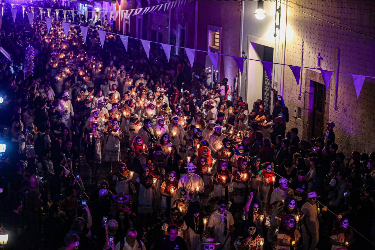 Más de 60 mil ciudadanos y visitantes invaden las calles del centro de la ciudad el tradicional “Paseo de las Ánimas”