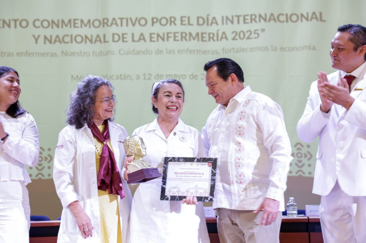 Díaz Mena celebra Día de la Enfermería en Yucatán