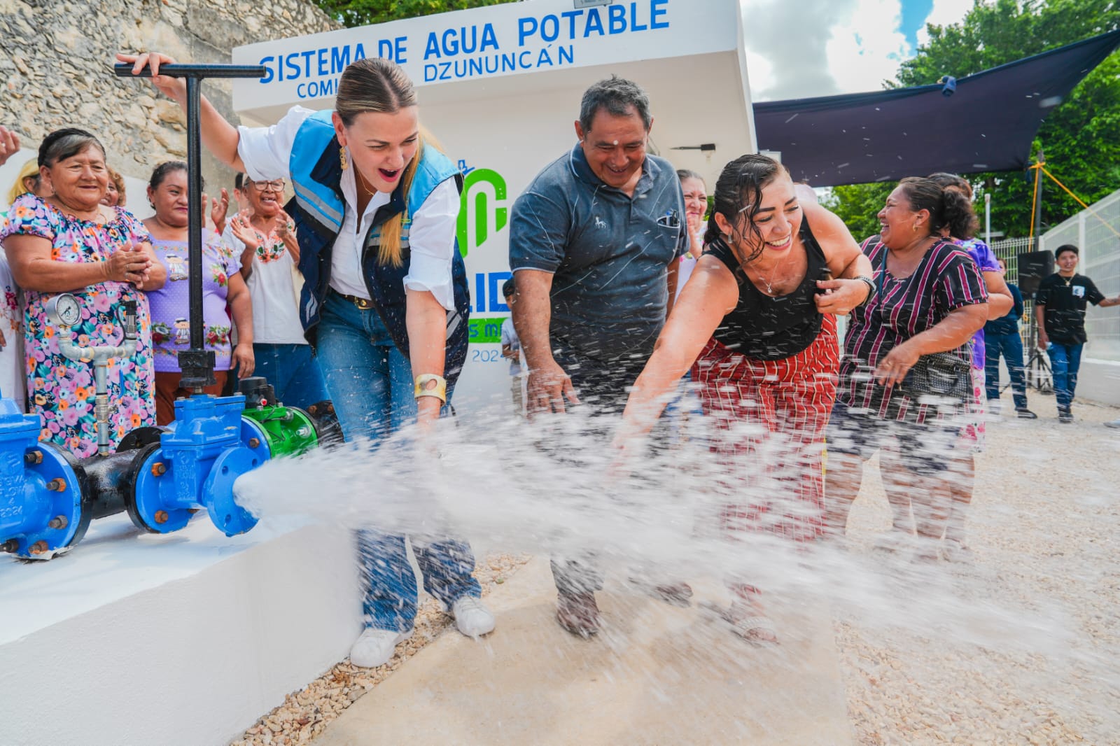 Mejora Cecilia Patrón sistemas de agua potable en comisarías del sur de Mérida.