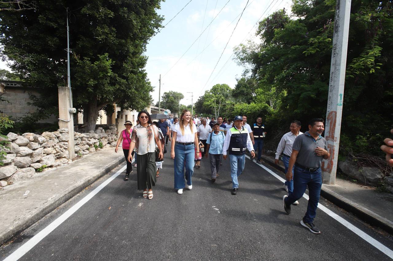 Entrega Cecilia Patrón calles nuevas y arranca la construcción de más vialidades en San José Tzal.
