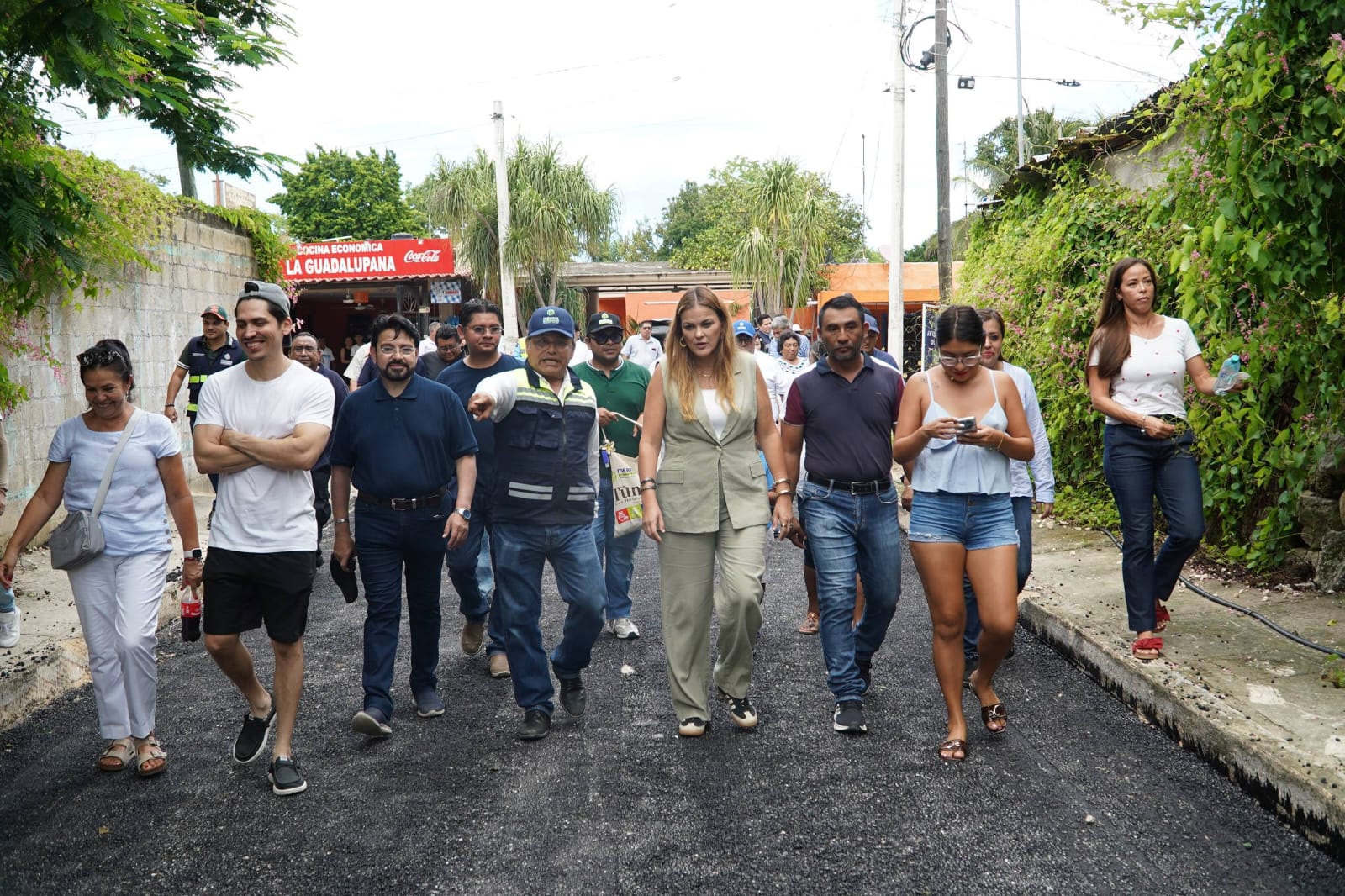 Incrementa Cecilia Patrón el número de comisarías con calles repavimentadas y nuevas.