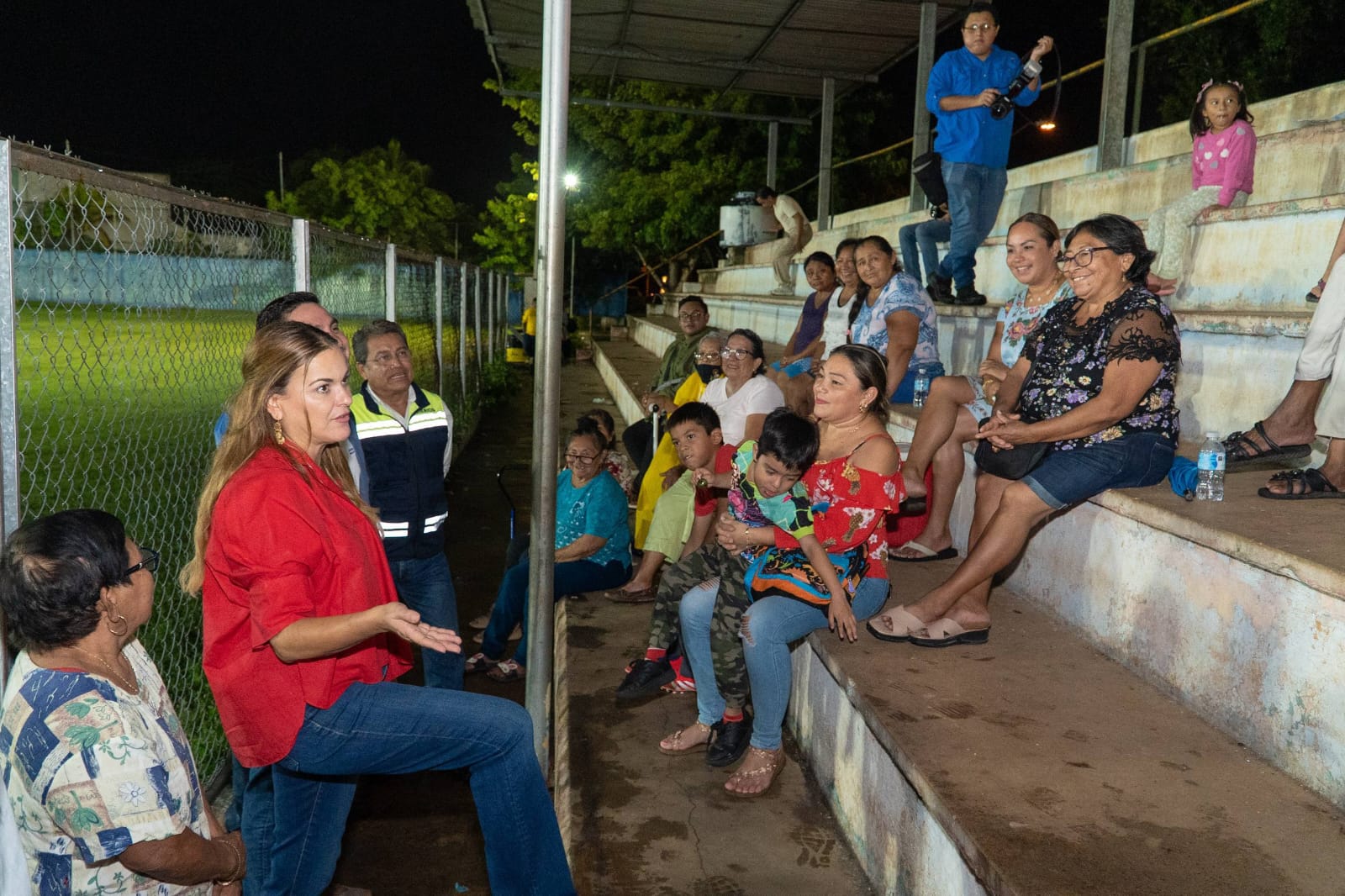 Levanta Cecilia Patrón gestiones ciudadanas y lleva a nivel calle a las dependencias del Ayuntamiento.