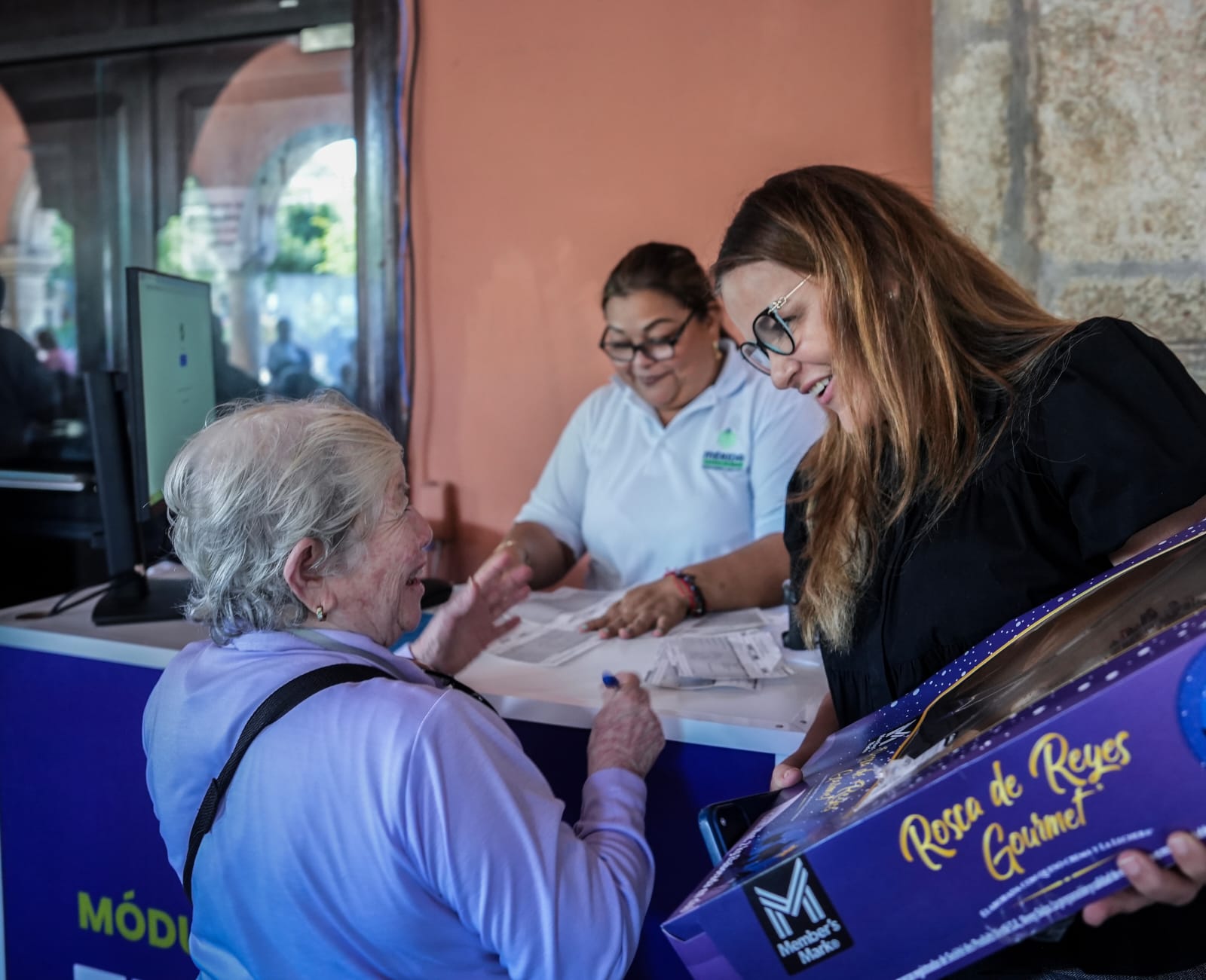 Comienza 2026 y ya se encuentran en proceso de licitación obras de repavimentación para 26 colonias de Mérida; Cecilia Patrón.