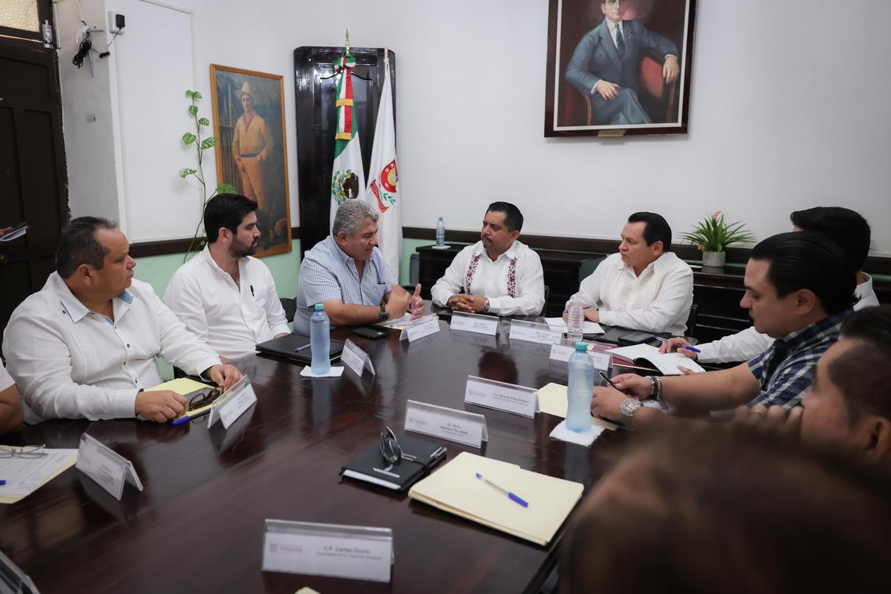 Gobernador Joaquín Díaz Mena Escucha Al Empresariado De Valladolid