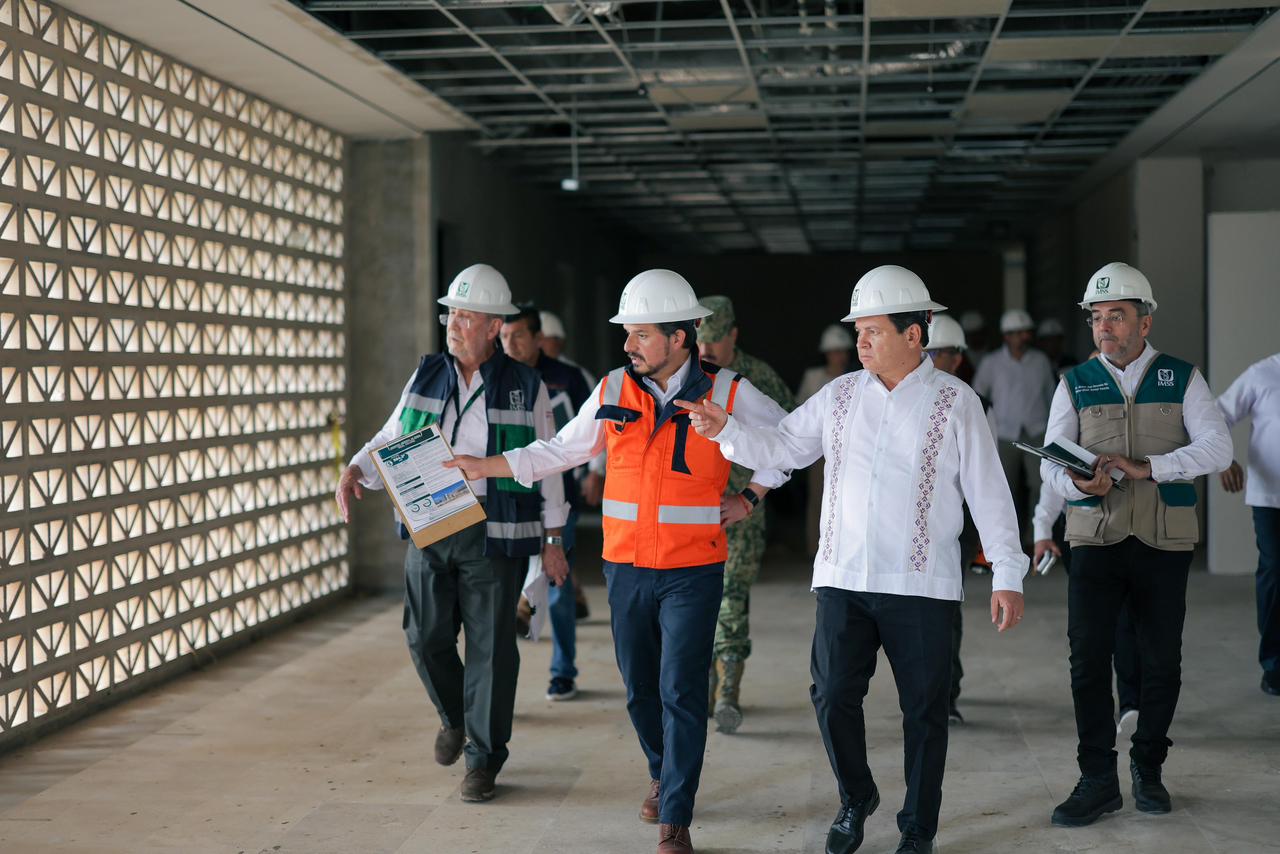 Supervisan avances del Hospital General de Ticul y del nuevo hospital del IMSS en Francisco de Montejo