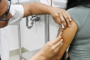 Refuerzan llamado a vacunarse contra el sarampión y completar esquemas