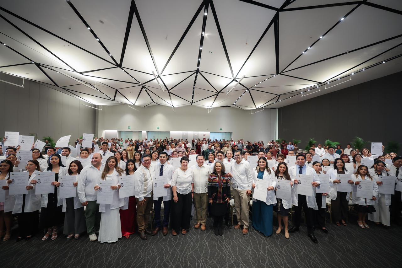 Nuevos profesionales de la salud se suman al fortalecimiento médico en Yucatán Nuevos profesionales de la salud se suman al fortalecimiento médico en Yucatán