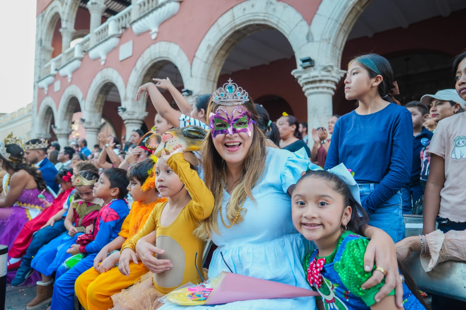 El carnaval lo hace la comunidad. Gracias a la niñez meridana por compartir su alegría: Cecilia Patrón. El carnaval lo hace la comunidad. Gracias a la niñez meridana por compartir su alegría: Cecilia Patrón.