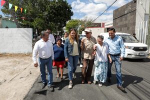 Entrega Cecilia Patrón calles repavimentadas en el poniente de Mérida