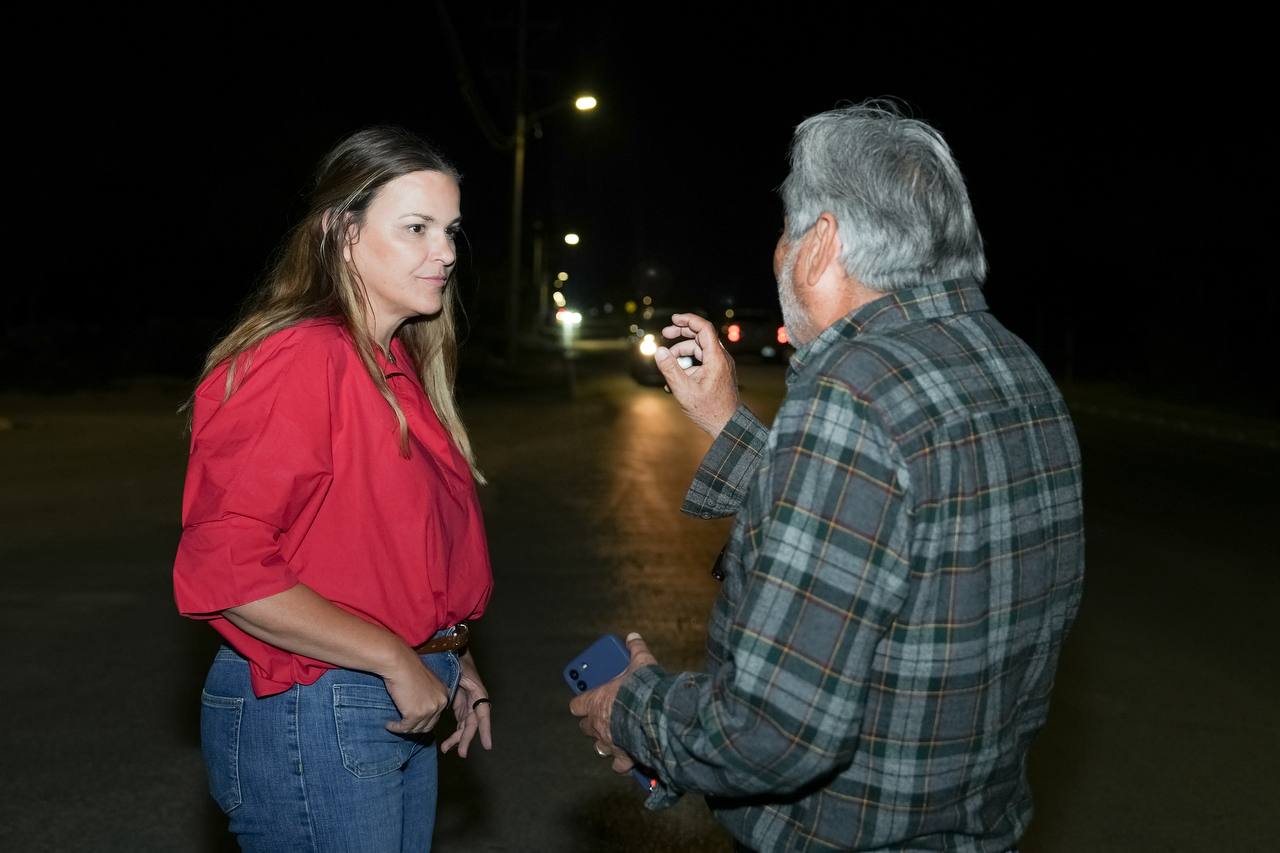 Renueva Cecilia Patrón luminarias en comisarías meridanas.