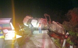 Camión con explosivos moviliza al Ejército y cuerpos de emergencia