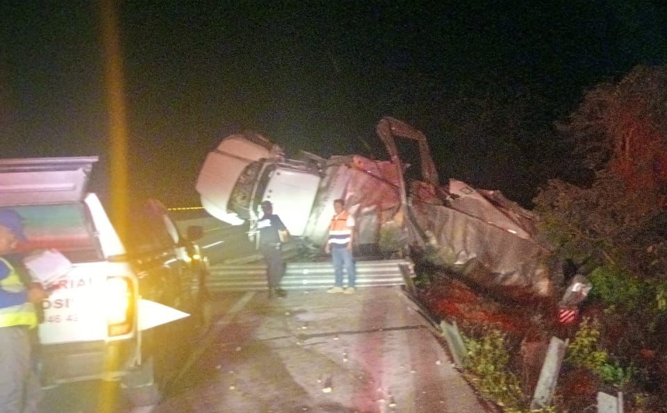 Camión con explosivos moviliza al Ejército y cuerpos de emergencia Camión con explosivos moviliza al Ejército y cuerpos de emergencia