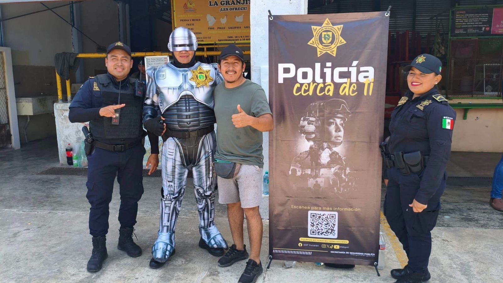 Robocop de la SSP sorprende en el tianguis de San Roque