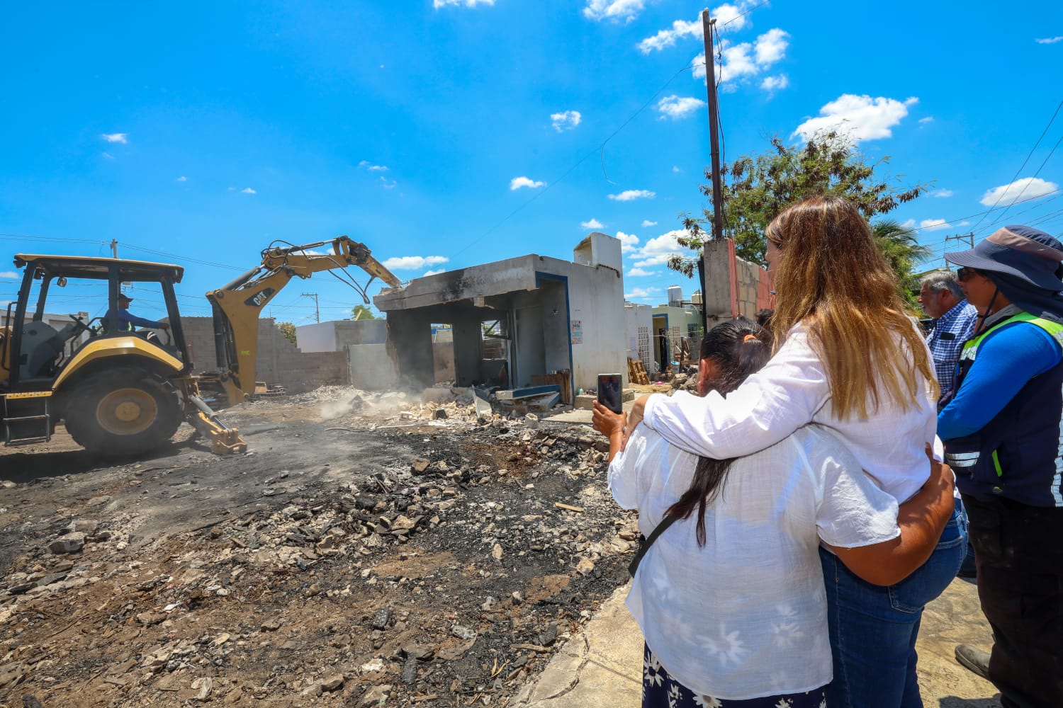 Inicia la construcción de casas para las familias afectadas por el incendio en San Luis Dzununcán: Cecilia Patrón