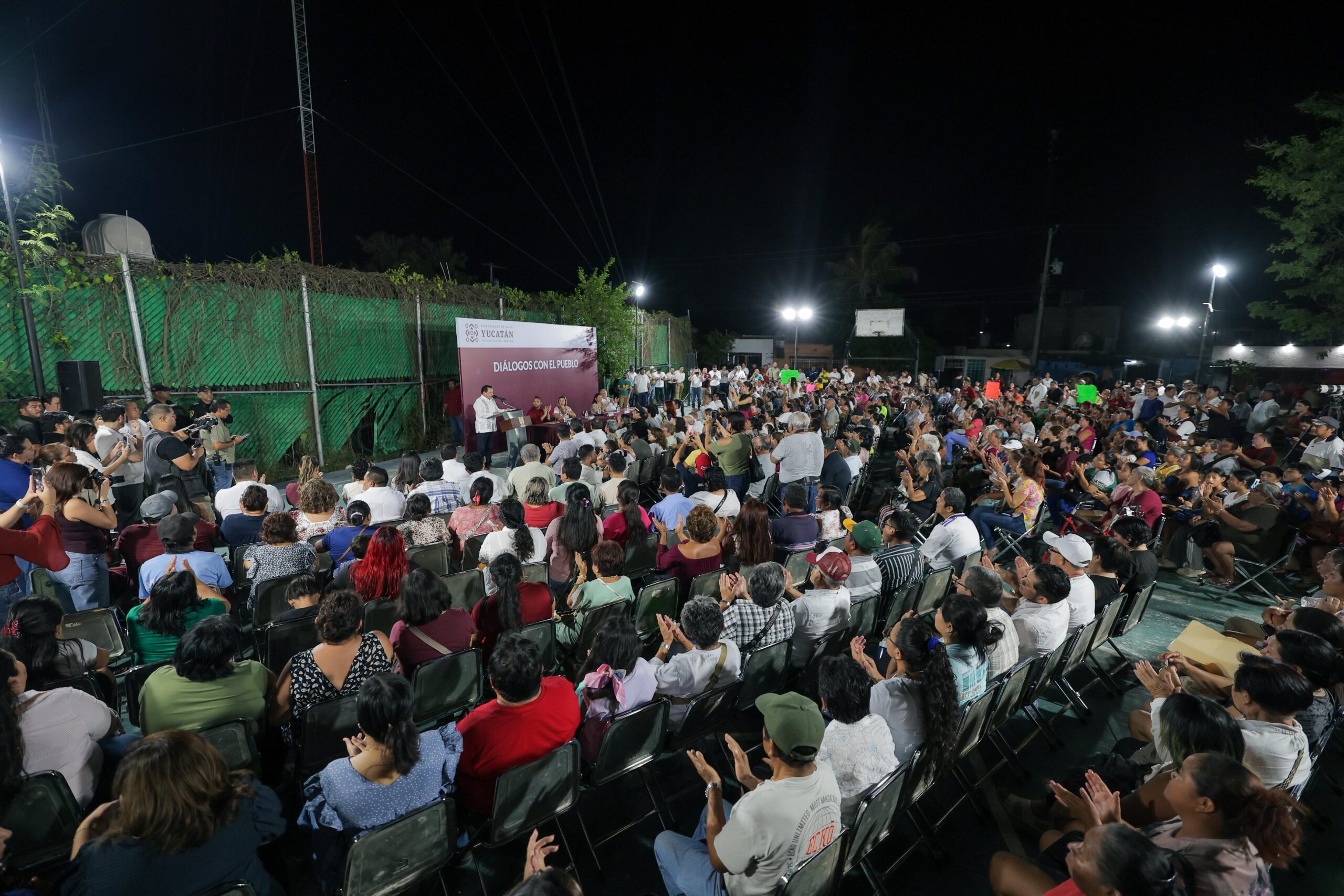 Gobierno de Yucatán atiende planteamientos de familias de Kanasín