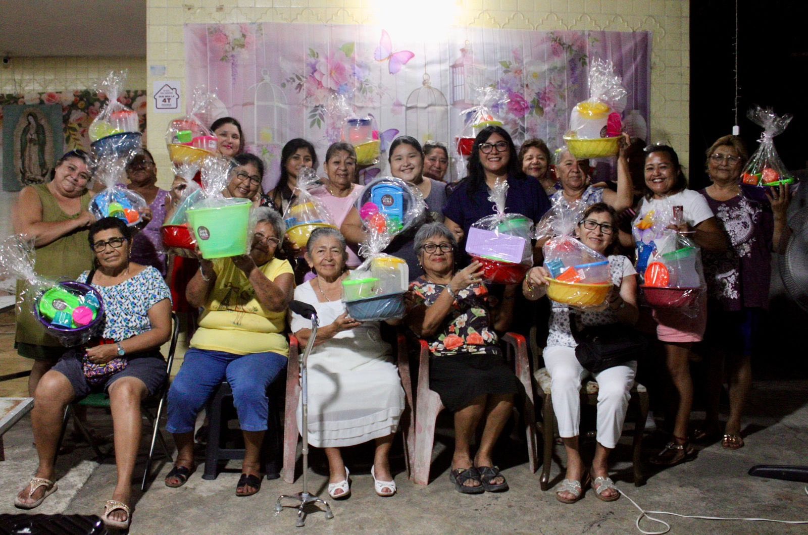 Refuerza Georgina Piña atención directa en colonias de Mérida; gestiona luminarias y seguridad vial Refuerza Georgina Piña atención directa en colonias de Mérida; gestiona luminarias y seguridad vial
