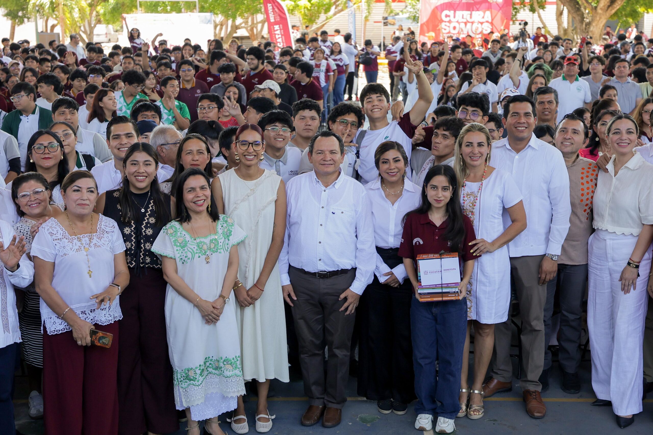 Renacimiento Maya fomenta la lectura entre las juventudes yucatecas Renacimiento Maya fomenta la lectura entre las juventudes yucatecas