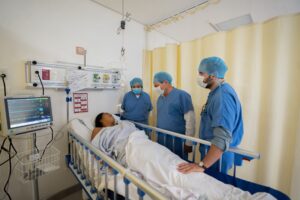 Avanza transformación de la salud en Yucatán con primera cirugía robótica en el estado