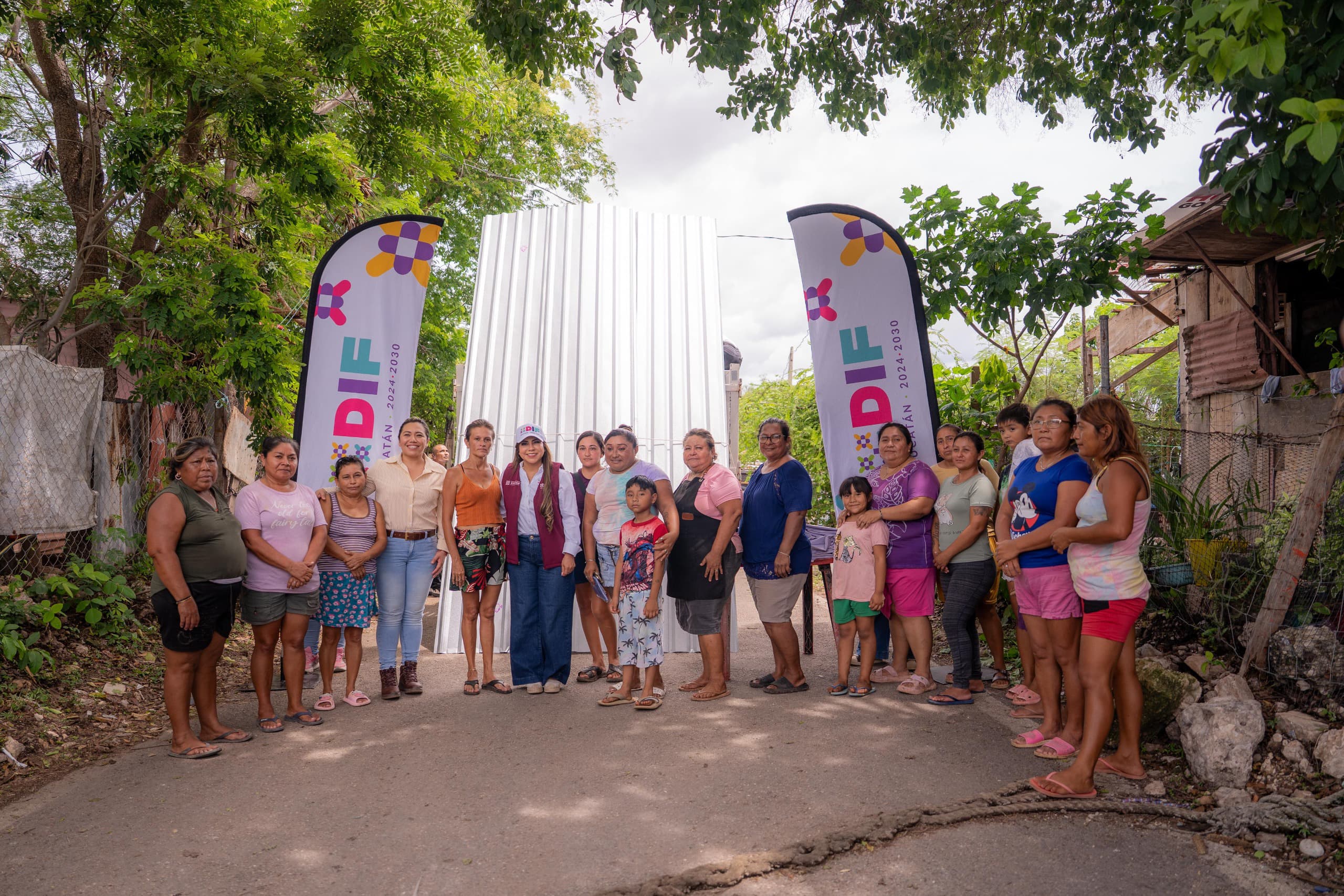 Refuerza DIF Yucatán apoyo en Pueblo Unido Refuerza DIF Yucatán apoyo en Pueblo Unido