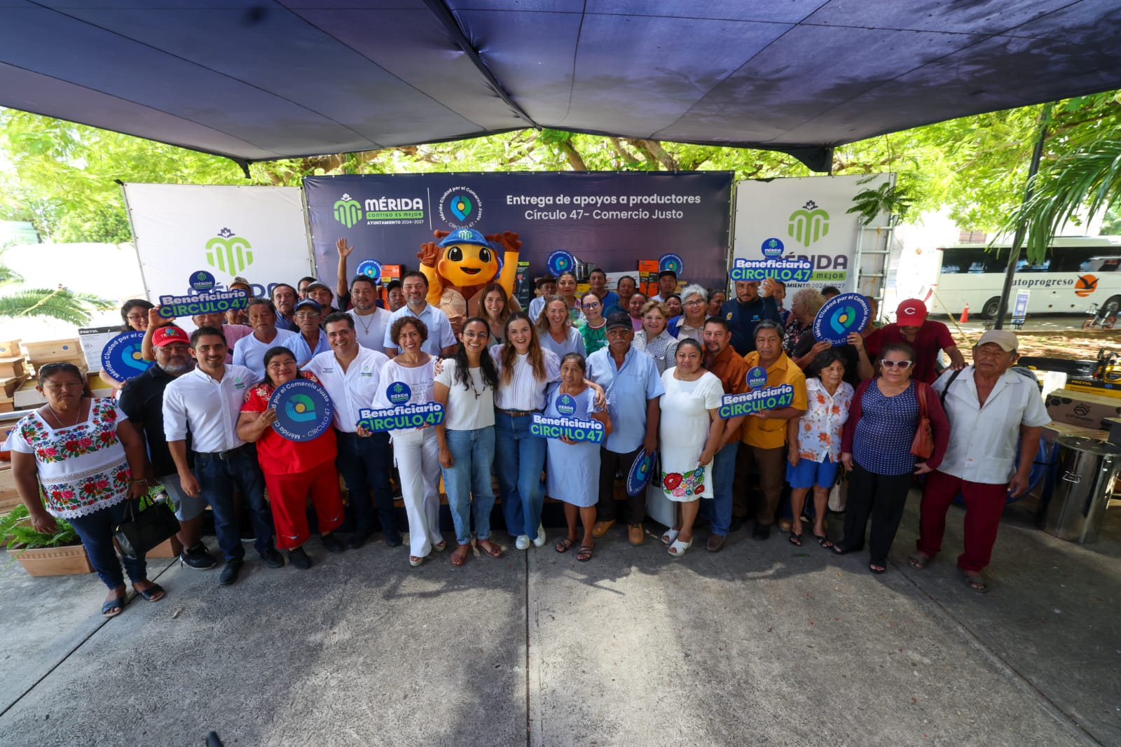 Entrega Cecilia Patrón apoyos a productores de Círculo 47: ¡Gracias por estar en cada mesa de las familias meridanas! Entrega Cecilia Patrón apoyos a productores de Círculo 47: ¡Gracias por estar en cada mesa de las familias meridanas!