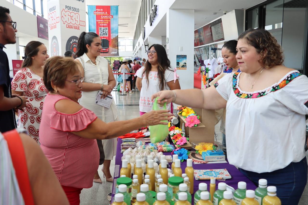 Semujeres y Fundación ADO impulsan a artesanas de cinco estados con feria en Mérida