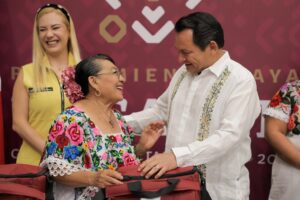 Renacimiento Maya reconoce a las parteras mayas: Tarjeta Elvia Carrillo Puerto dará tres mil pesos bimestrales