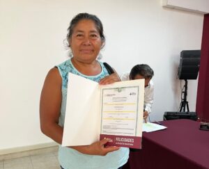 Más de 800 personas concluyen la primaria con apoyo del Ieaey