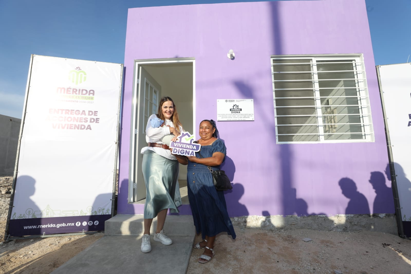 En Mérida cuentan con mi gobierno para enfrentar la adversidad: Cecilia Patrón entrega viviendas a familias afectadas por incendio