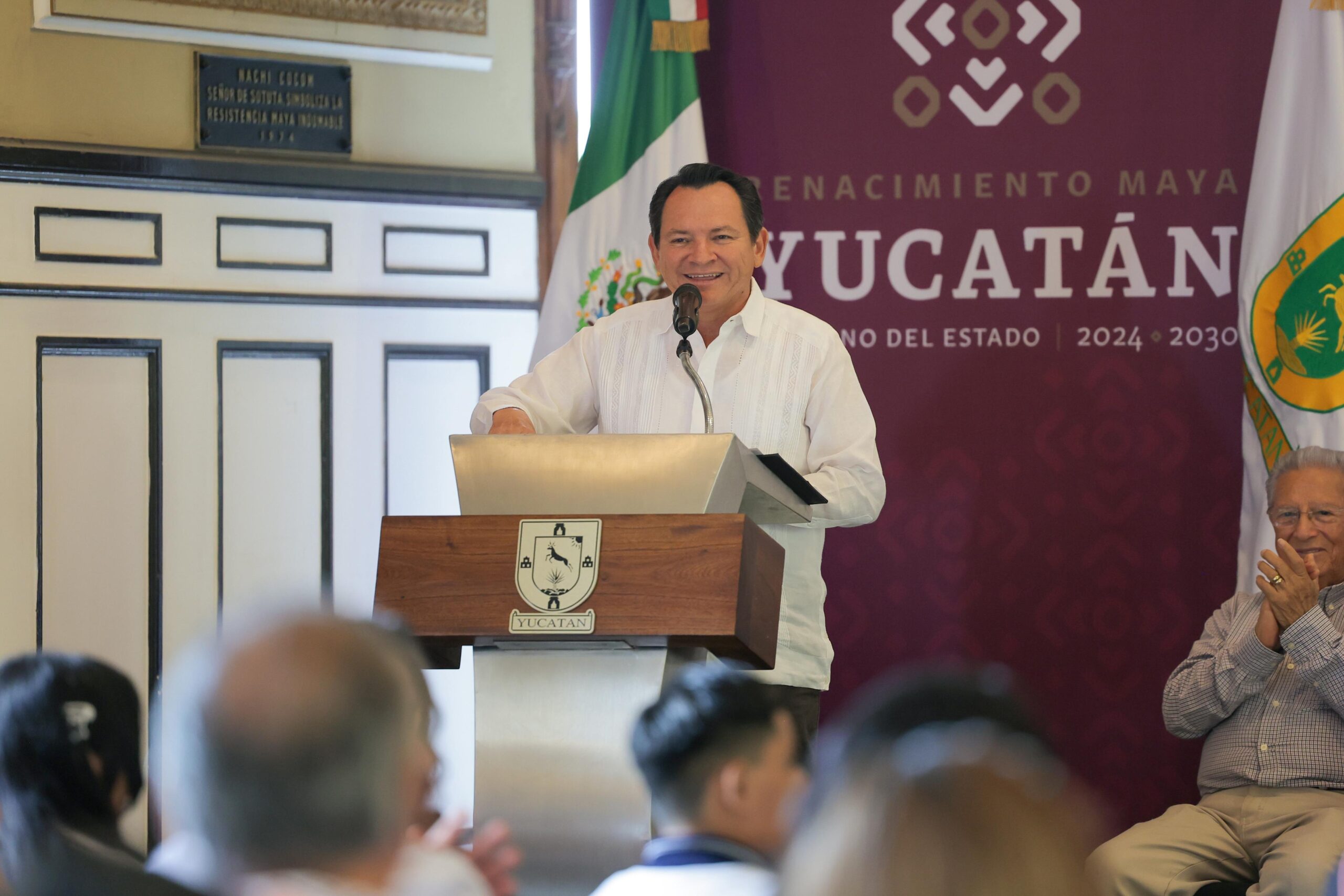 Gobernador Joaquín Díaz Mena reconoce excelencia académica de estudiantes yucatecos Gobernador Joaquín Díaz Mena reconoce excelencia académica de estudiantes yucatecos