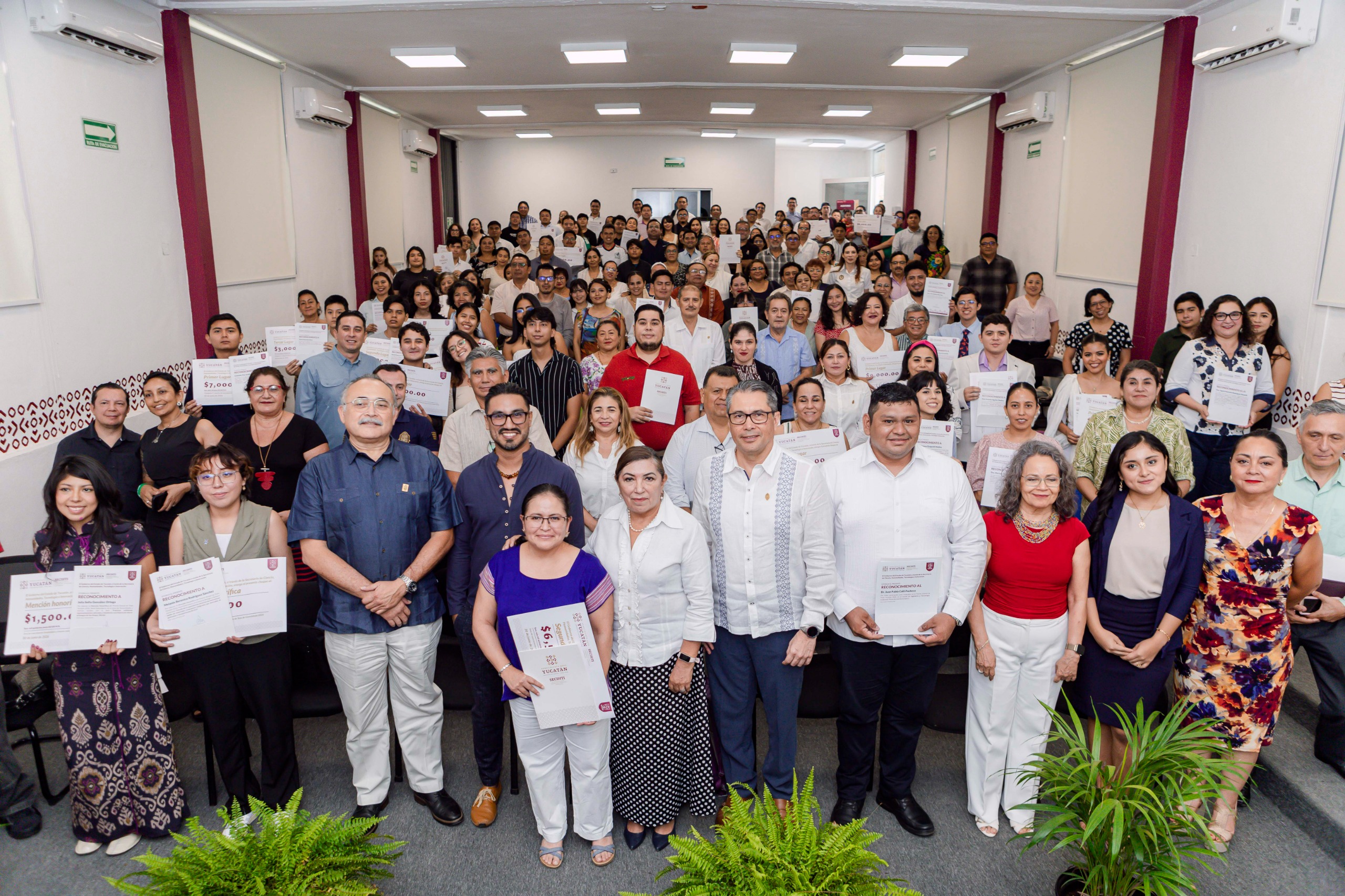 Gobierno del Renacimiento Maya reconoce talento científico de estudiantes yucatecos Gobierno del Renacimiento Maya reconoce talento científico de estudiantes yucatecos