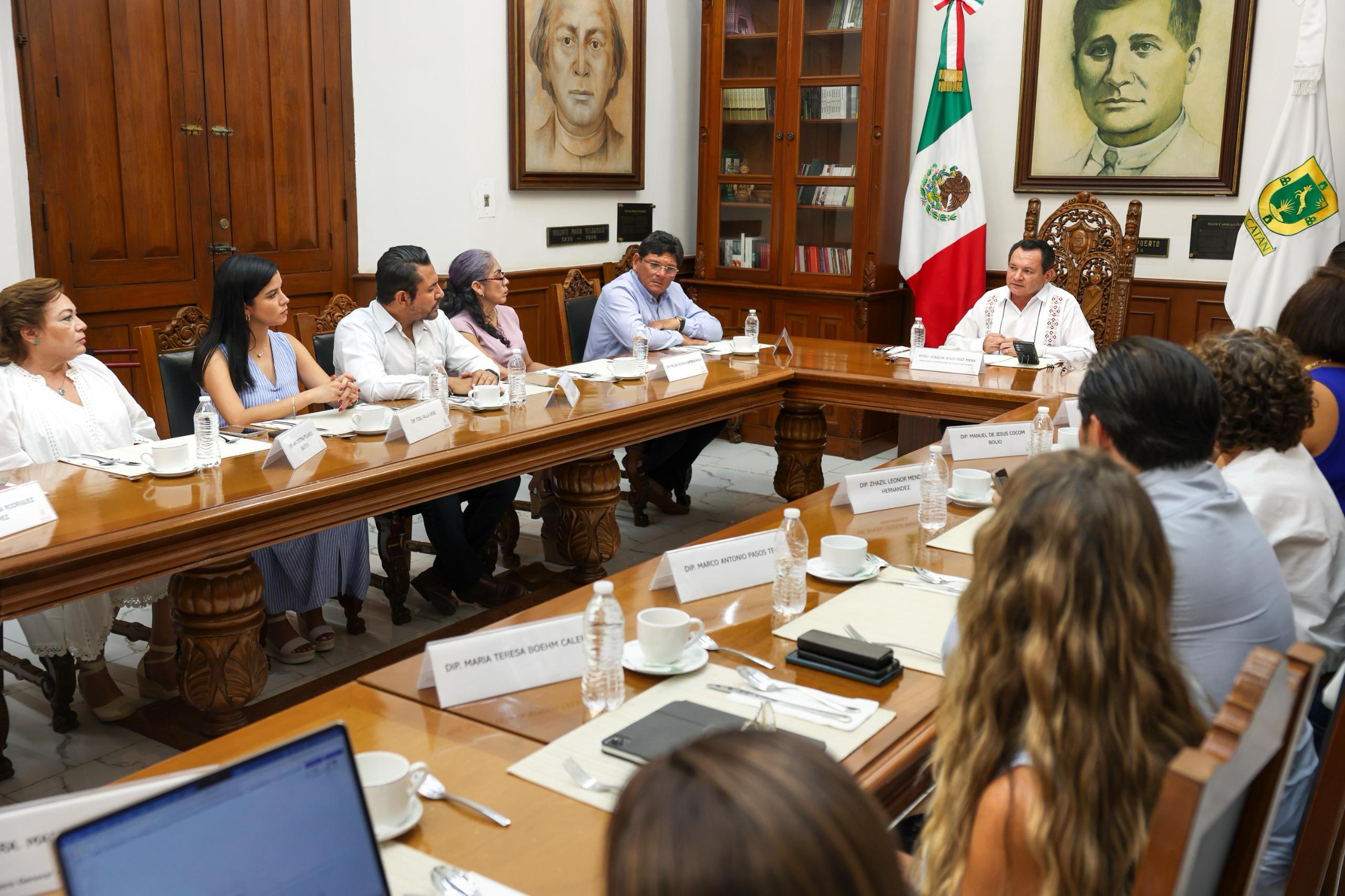Gobernador Joaquín Díaz Mena dialoga con todas las fuerzas del Congreso antes de presentar el Plan Bienestar Metropolitano Gobernador Joaquín Díaz Mena dialoga con todas las fuerzas del Congreso antes de presentar el Plan Bienestar Metropolitano