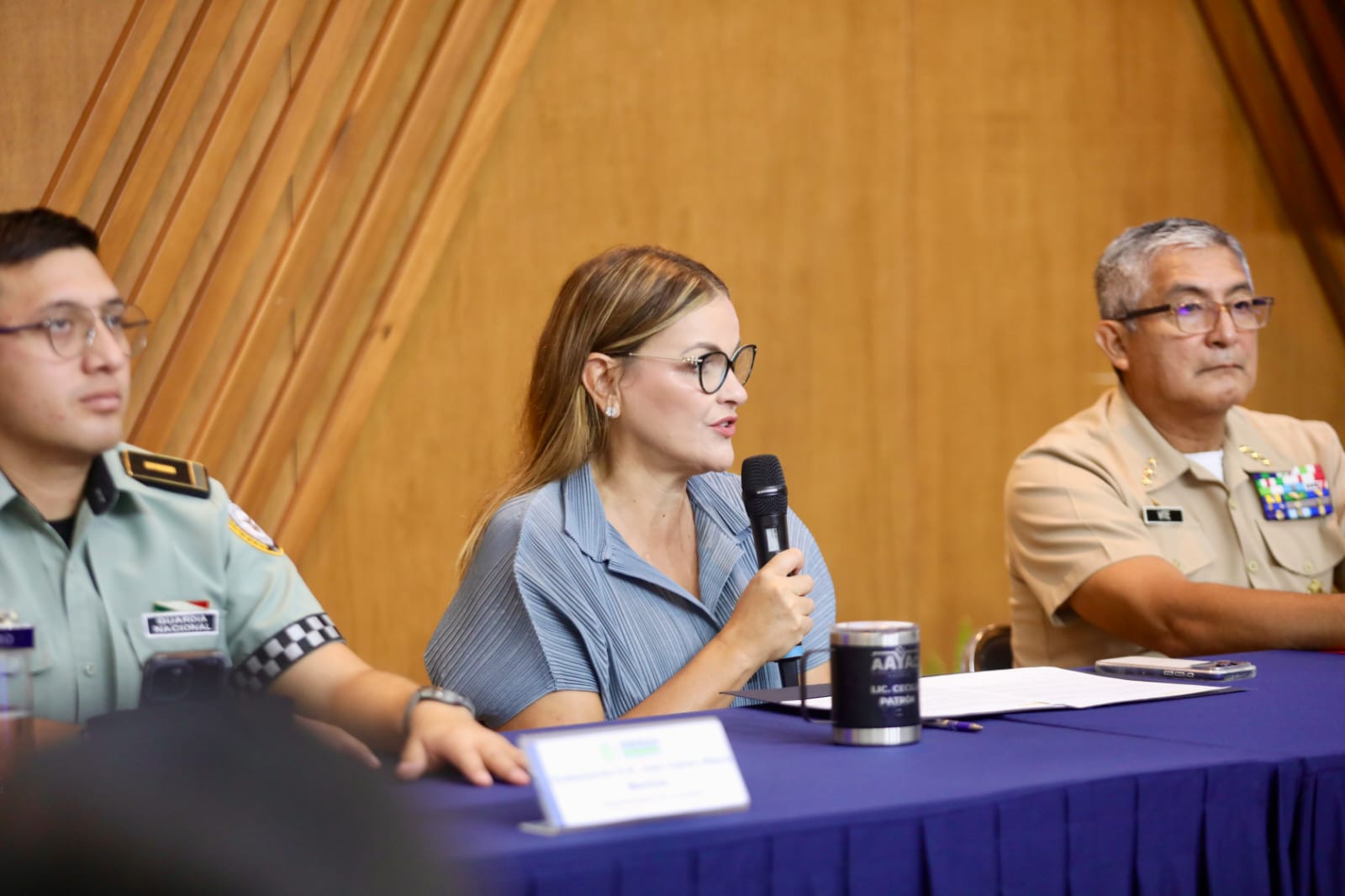 Encabeza Cecilia Patrón mesa interinstitucional de paz con instancias federales y estatales; “En coordinación, Mérida tiene un baluarte en su seguridad” Encabeza Cecilia Patrón mesa interinstitucional de paz con instancias federales y estatales; “En coordinación, Mérida tiene un baluarte en su seguridad”
