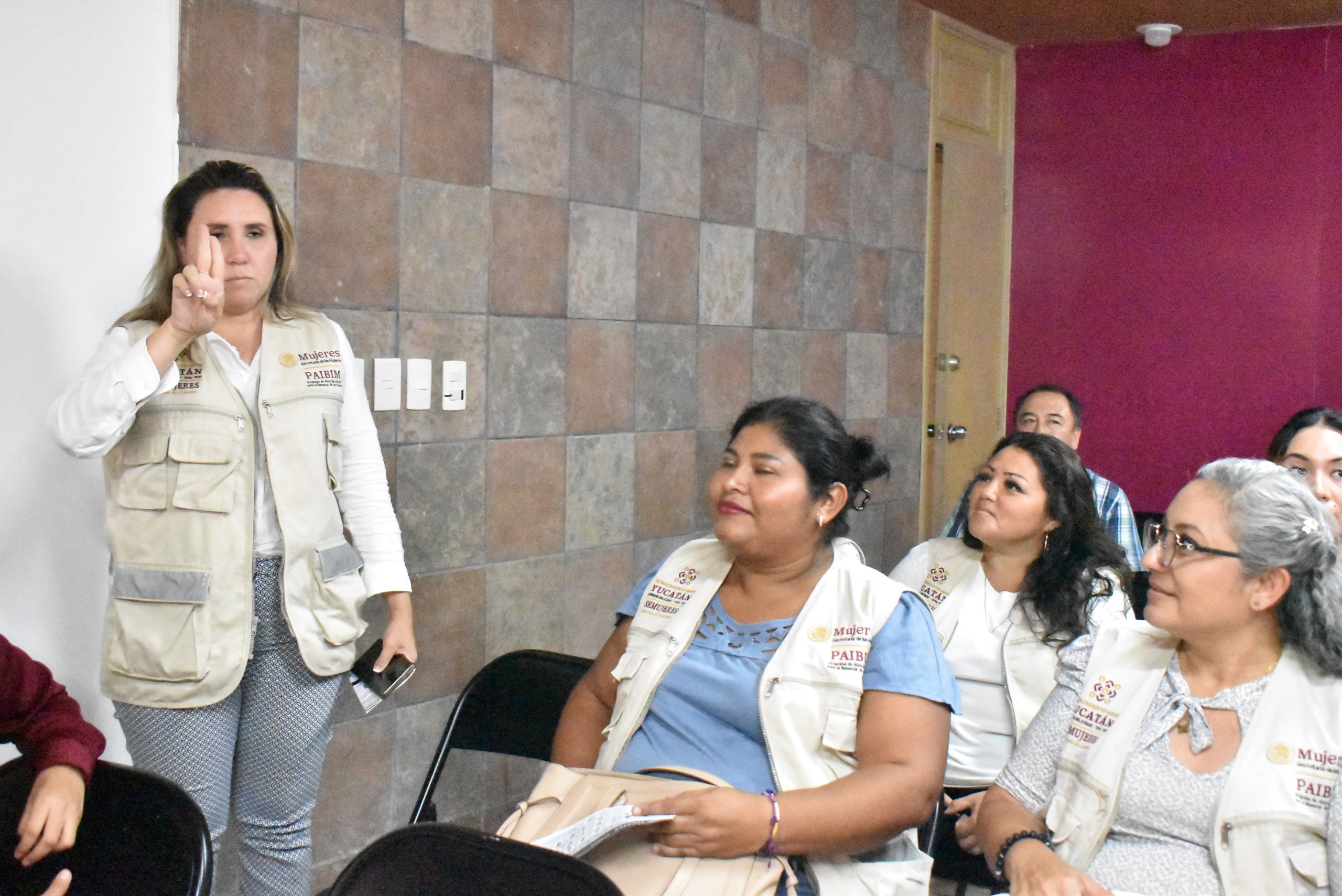 Capacitan a personal de Centros Libre para atender a mujeres con discapacidad auditiva Capacitan a personal de Centros Libre para atender a mujeres con discapacidad auditiva